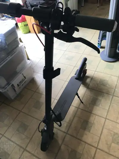 Looking to sell my 5th wheel v30 :specs -29 kmh -350w -32km of range -10 inch wheels :Condition It’s...