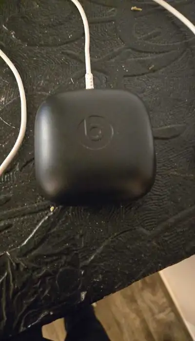Selling my used Beats Powerbeats Pro wireless earbuds, delivering powerful sound and a secure fit fo...