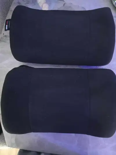 2 coussins lombaire Obusforme fonctionne a batterie pour massage. Environnement sans fumée, très pro...