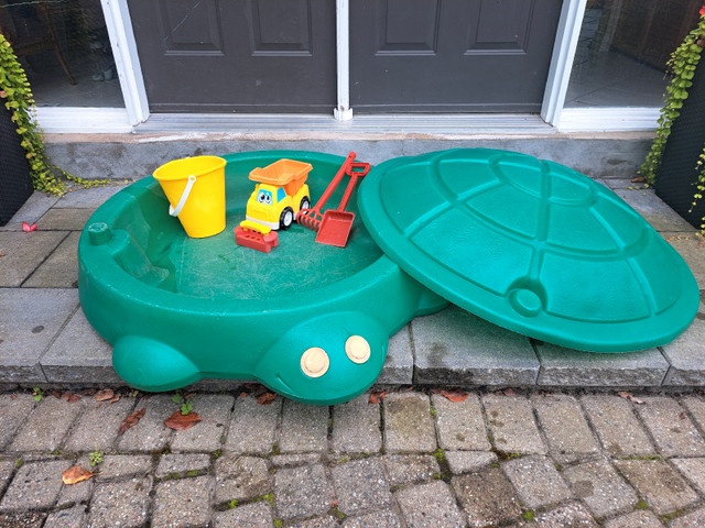 Little Tikes Turtle Sandbox / Pool w 5 toys – kids / toddler | Toys & Games  | Ottawa | Kijiji
