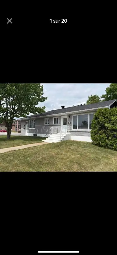 DISPONIBLE DÈS MAINTENANT ! 5 1/2 rénové situé à Trois-Rivières, offrant un espace de vie lumineux e...