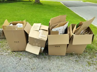 Free : Boxes and Paper for Moving or Storage Located in Bath, ON