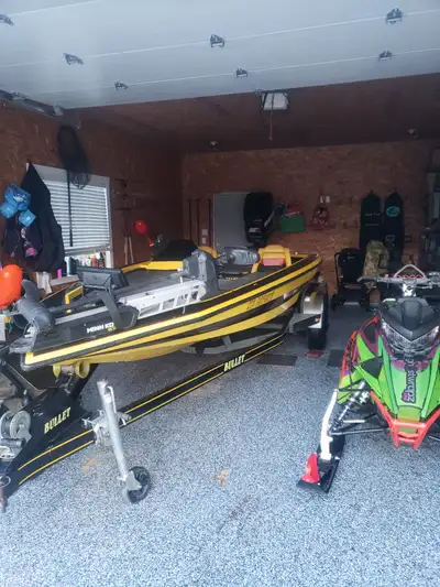 2021 Alpha Hardcore. 1200kms original Custom wrap Cfr bars, green grips new Jaws can new 2.6 track 1...