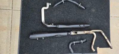 Selling a used motorcycle exhaust system, it was taken off at new on a 2022 Road King Special. This...