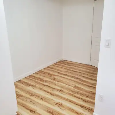 Beau logement 2 chambres à coucher, chauffé & éclairé