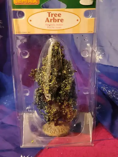 Pruche pour village de Noël., View more