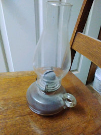 Kerosene lamp with finger hold 