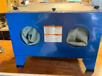 Bench-Model Abrasive Blasting Cabinet with light and medium