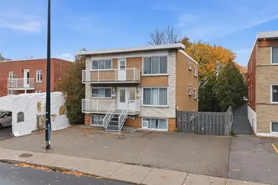 Spacieux 5 ½ d’environ 1 100 pi², situé dans un triplex au cœur du Vieux-Longueuil, à distance de ma...