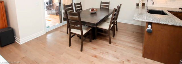 Mennonite crafted dining room set in Dining Tables & Sets in London - Image 3