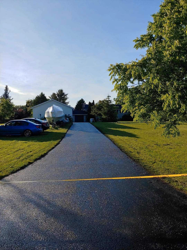 Driveway Sealing  in Interlock, Paving & Driveways in Belleville - Image 4