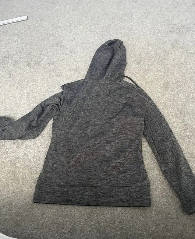 Whitby Wolves Hoodie Size M in Women's - Tops & Outerwear in Oshawa / Durham Region - Image 3