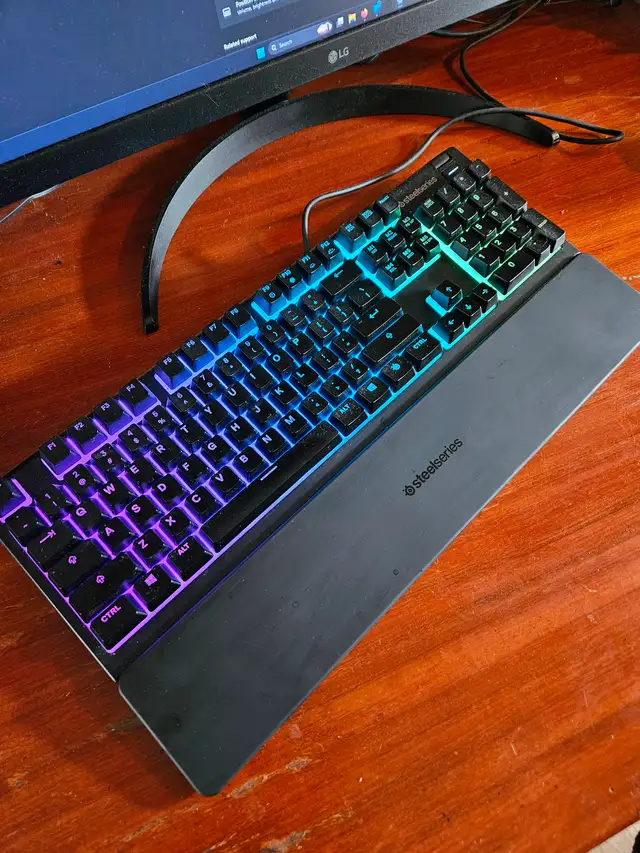 Gaming PC, rtx 4060 8gb, intel i7 (2.10ghz), 32gb ram, 1tb in Desktop Computers in City of Montréal - Image 5