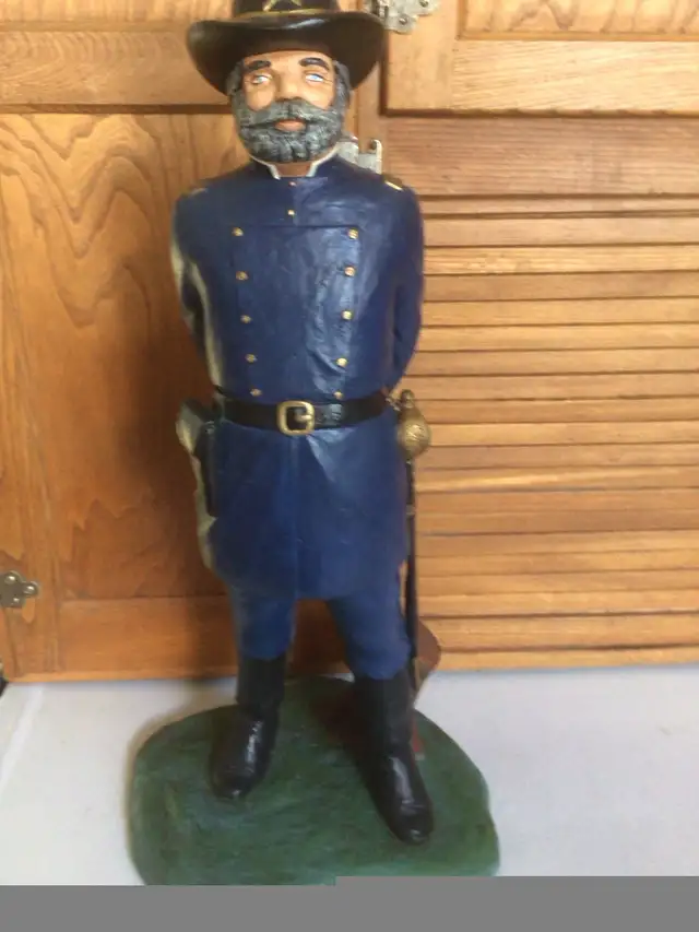 Whiteware statue in Home Décor & Accents in Lethbridge - Image 5