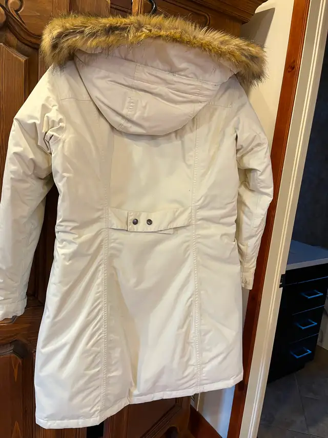 North Face Women's Winter Coat in Women's - Tops & Outerwear in City of Montréal - Image 3