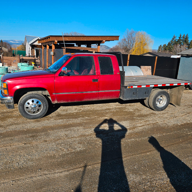 1991 chev dually extended cab flat deck 1 tonne in Cars & Trucks in Vernon - Image 4