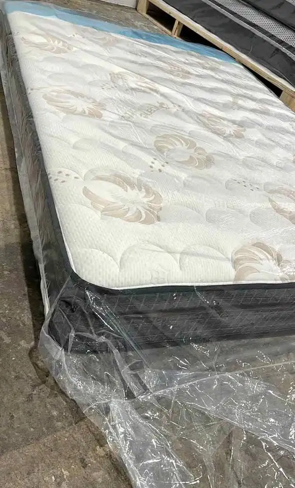 Matelas queen, Matelas de 2 places, Queen mattress à vendre in Beds & Mattresses in Longueuil / South Shore - Image 3