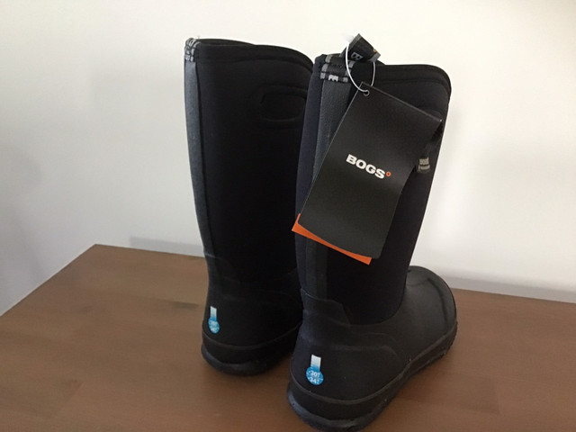 New… Bogs Classic high boot Kids( size3) in Other in Ottawa - Image 2