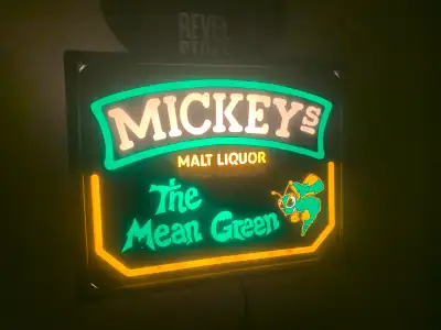 Vintage RARE Mickey's Mean Green Malt Liquor light up bar sign excellent condition, iconic branding...