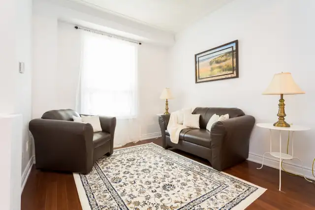 Family Friendly Neighborhood -Detach Home 4Br2Wr