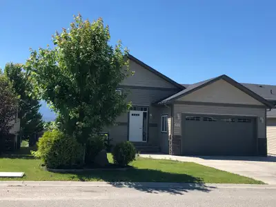 4 bedrooms in a single-family home (bi-level) located at 3157 Shetland Road, Kelowna is available fo...