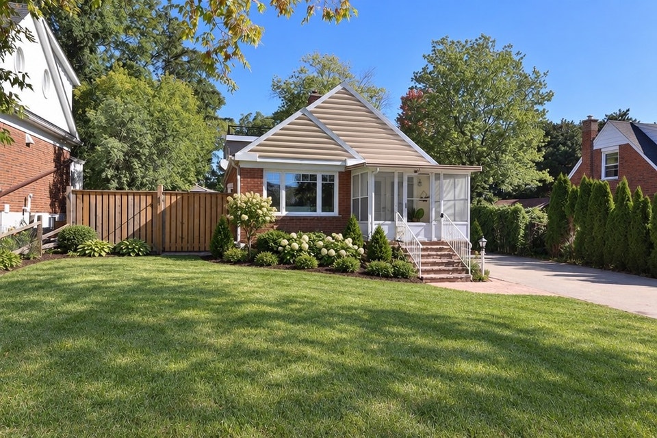 Detached 5-Bedroom Home | 60x213 Lot | Streetsville Mississauga, photo 10 of 10