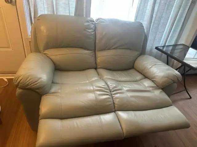 2 sofa  150$435641743071006721