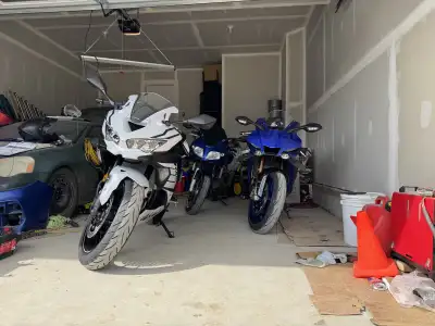 Only 4,891Kms!!!! Barely broken in 2025 Yamaha r1 Bike is in showroom condition Comes with two sets...