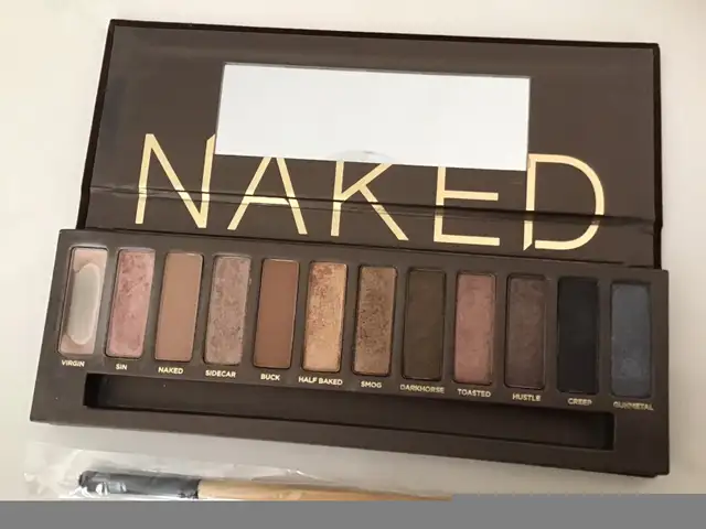 Urban Decay Naked eye shadow pallet in Health & Special Needs in Ottawa - Image 3