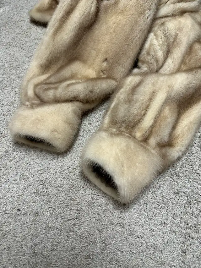 Beautiful Lavender Mink Fur Coat in Women's - Tops & Outerwear in Strathcona County - Image 11