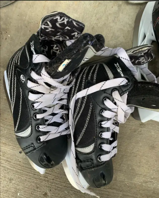 hockey skates kids in Skates & Blades in Kitchener / Waterloo - Image 2