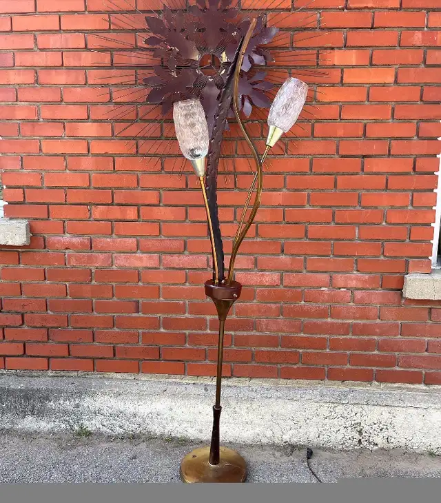 Magnifique la Pe sur pied mid century 1960 vintage floor lamp in Indoor Lighting & Fans in City of Montréal - Image 5