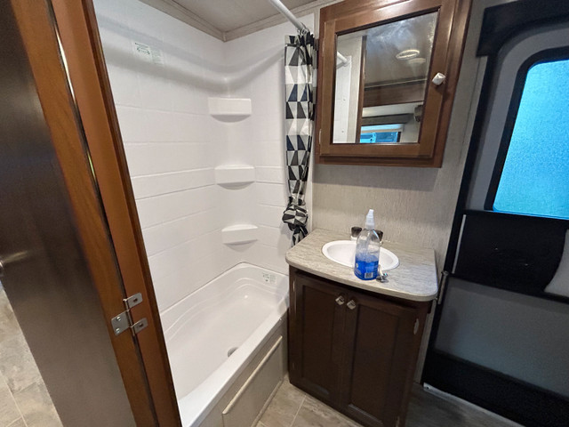 Heartland Wilderness Travel Trailer 3150DS in Travel Trailers & Campers in Calgary - Image 4