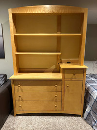 Solid Wood Dresser/Hutch