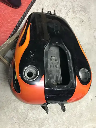 Harley-Davidson TC FXDWG Dyna Wide Glide Tank $205CAD Dent on right badge area Flamed tank Text or l...