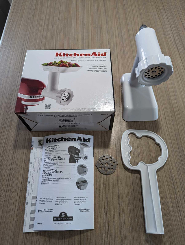 Accessoire hachoir sur socle KitchenAid dans sa boîte d'origine dans Robots culinaires et mélangeurs  à Laval/Rive Nord
