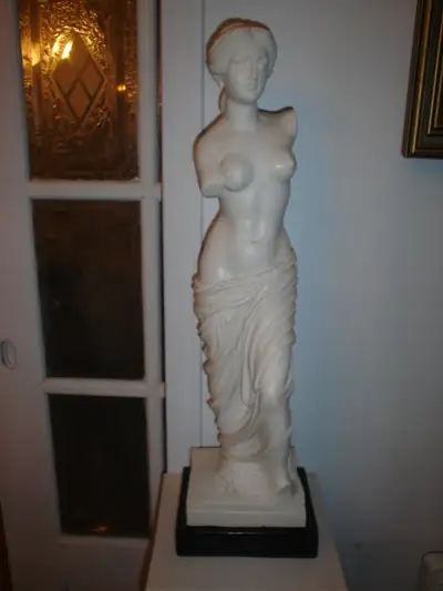 Statue de la Vénus de Milo en Marbre, View more