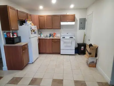 5 1/2 APARTMENT
