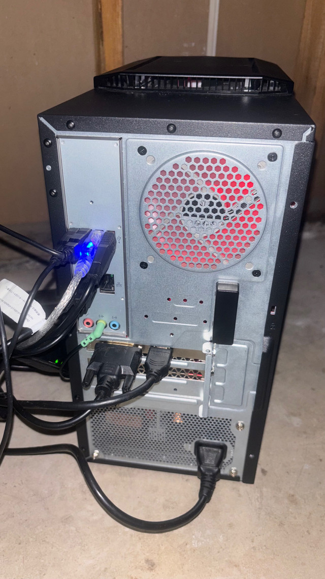 ACER Nitro N50 Desktop and 24’’ monitor dans Ordinateurs de bureau  à Ouest de l’Île - Image 3