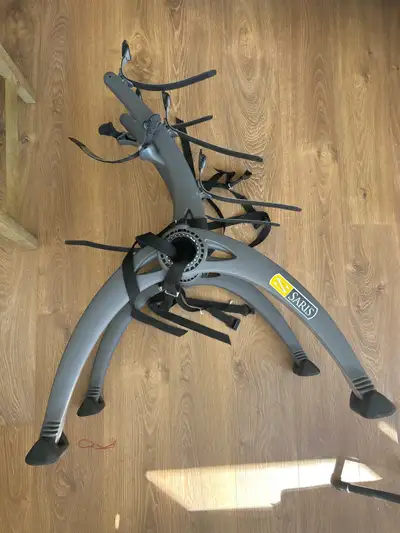 Selling a used Saris Bones bike rack, perfect for transporting your bikes safely and easily. This ra...