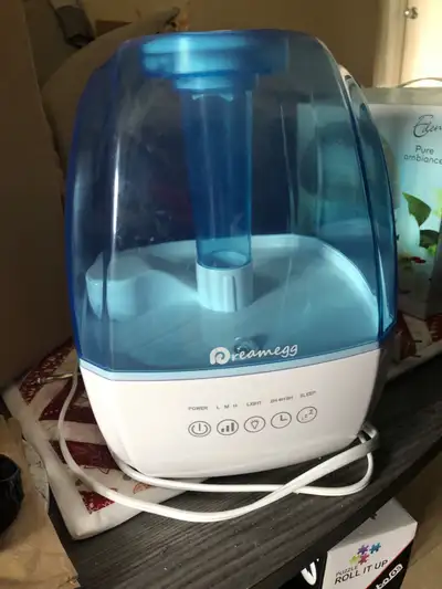 Humidifier- 4.5L capacity  -like new. , View more