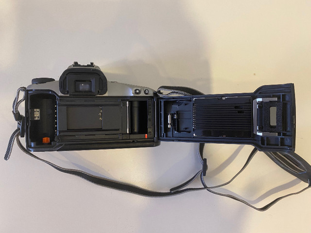 Canon EOS 3000N Film Canera Body. in Cameras & Camcorders in Kawartha Lakes - Image 3