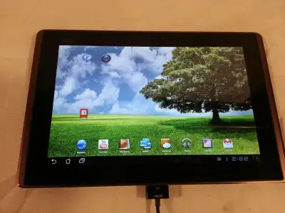 Asus Eee Pad TF101 Transformer Series Works Perfect! Excellent condition from a smoke and pet free h...