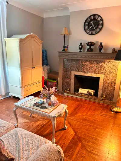 Extra-large Furnished Room for Rent Hamilton Prime Location