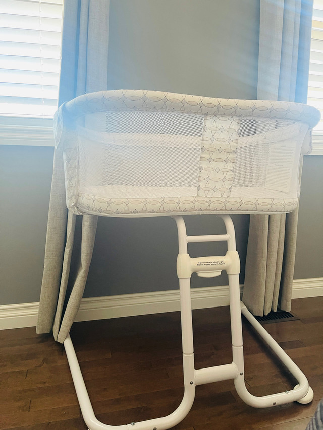 Halo Bassinet Glider in Cribs in Calgary - Image 4