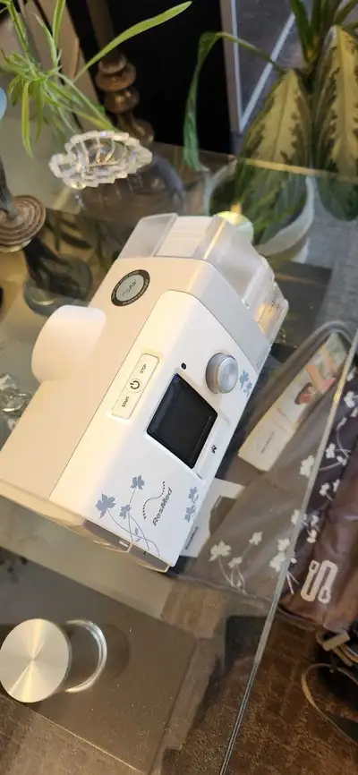 Improve your sleep with this pre-owned ResMed AirSense 10 CPAP machine, which includes a handy trave...