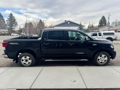 416,000 km | Second owner | Clean title Selling my reliable Toyota Tundra 5.7 V8 TRD Off Road. Truck...