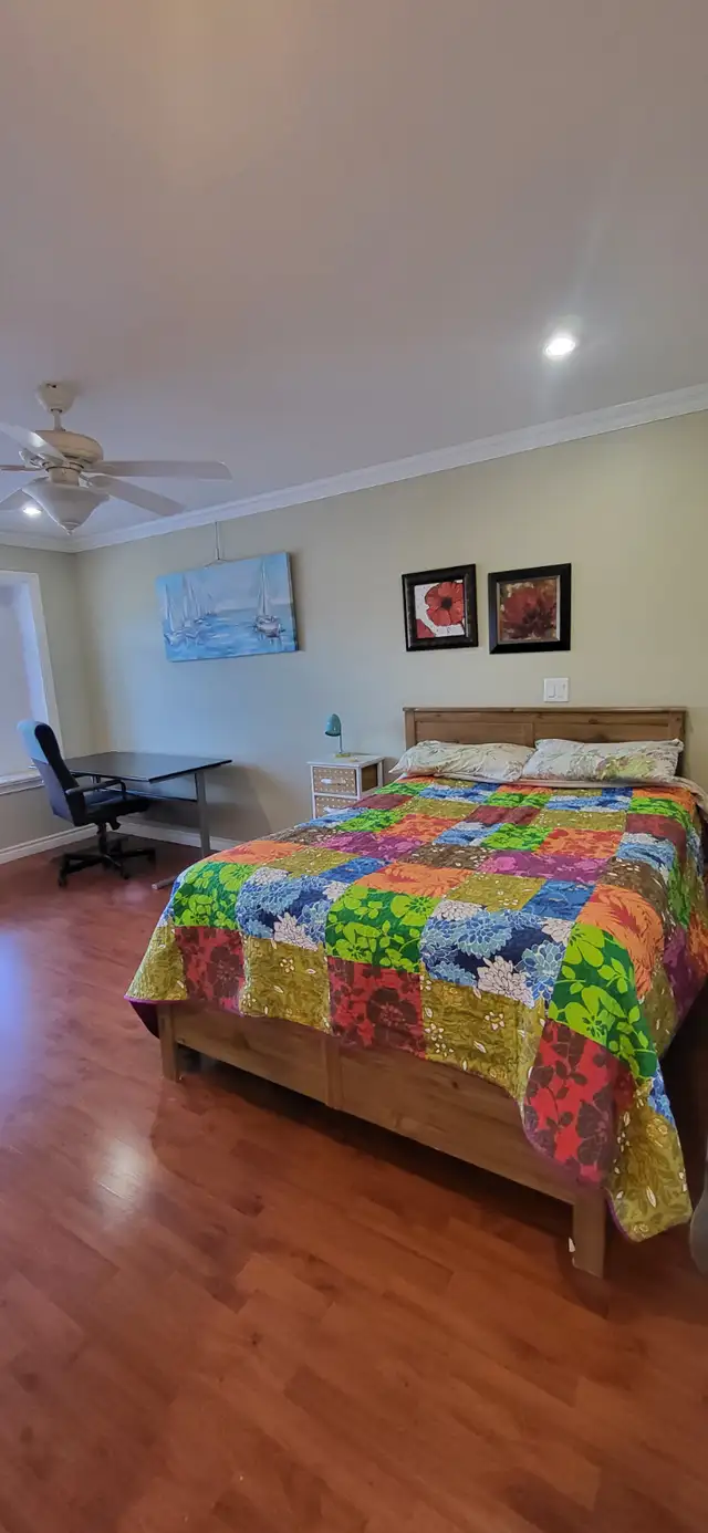 furnished room/private bath near Metrotown and Royal Oak Skytrai