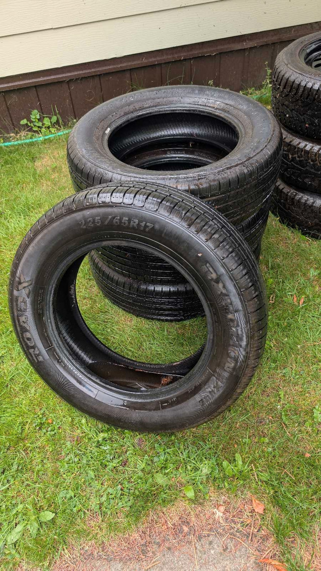 All season tires 225/65R17 in Tires & Rims in Belleville