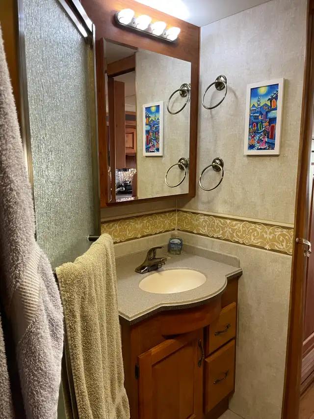 2006 Monaco Kinght PDQ Motorise in RVs & Motorhomes in Sherbrooke - Image 7